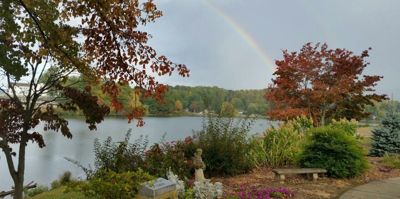 91 North Lakeshore Drive, Waynesville, NC 28745-8718, United States of America. hotel inLake Junaluska